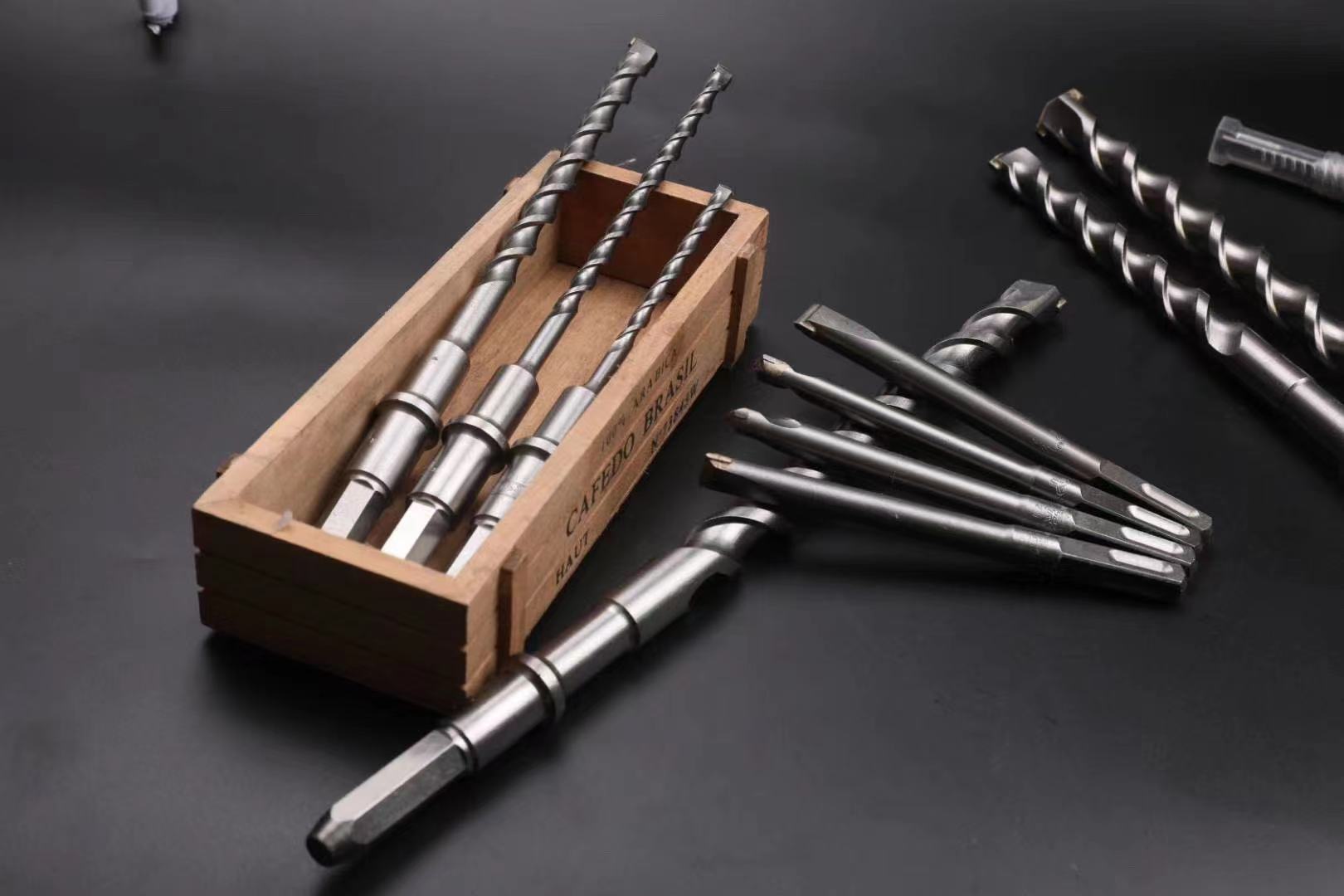 墙砖上打孔用什么钻头(墙砖上怎样打孔视频教程) 墙砖上打孔用什么钻头(墙砖上怎样打孔视频教程)